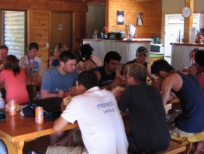 Lunch-Pause in der Bayplay Lodge