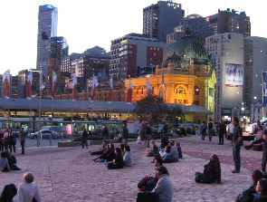 Beim Jazz-Konzert, Blick auf Flinders Street